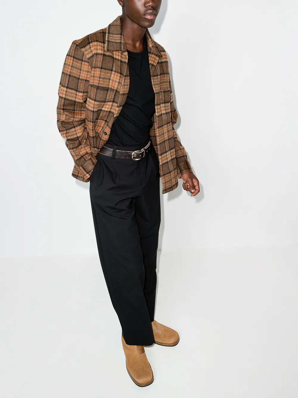 camiseta de algodão com logotipo bordado