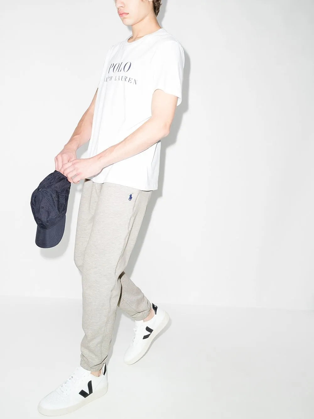 calças esportivas com cordão na cintura