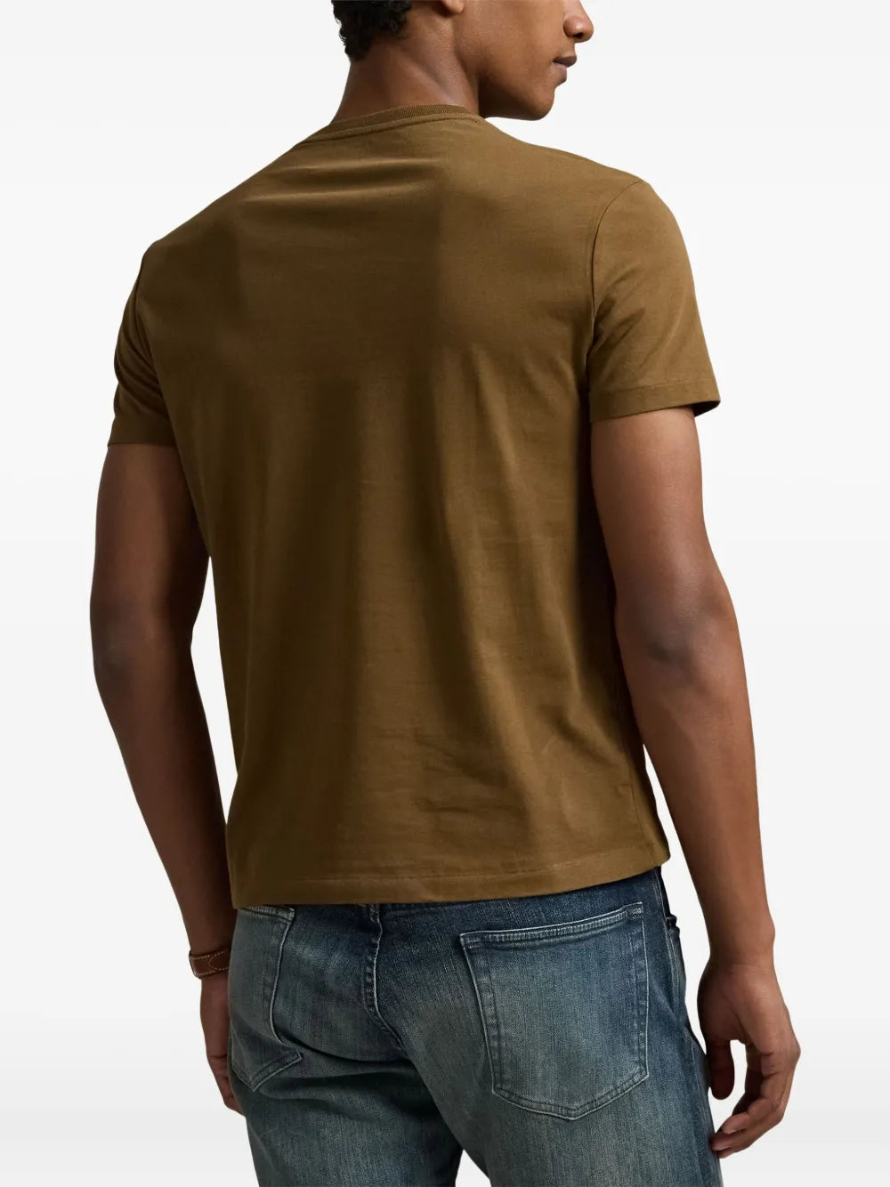 camiseta com logotipo bordado