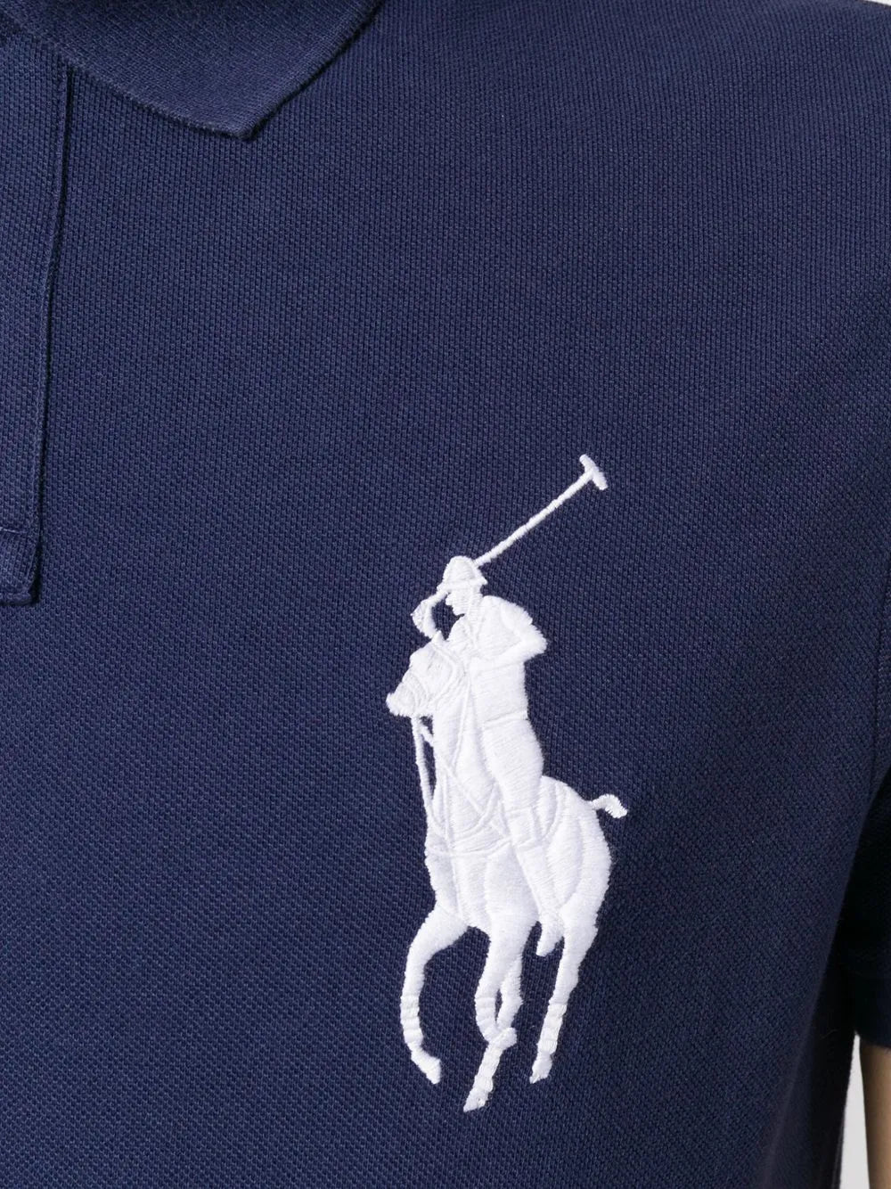 camisa polo com estampa de logotipo