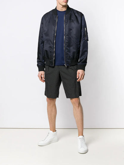 camiseta bordada com logotipo