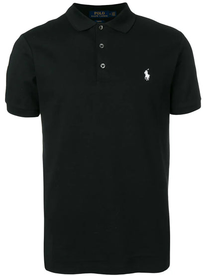 camisa polo com logotipo contrastante