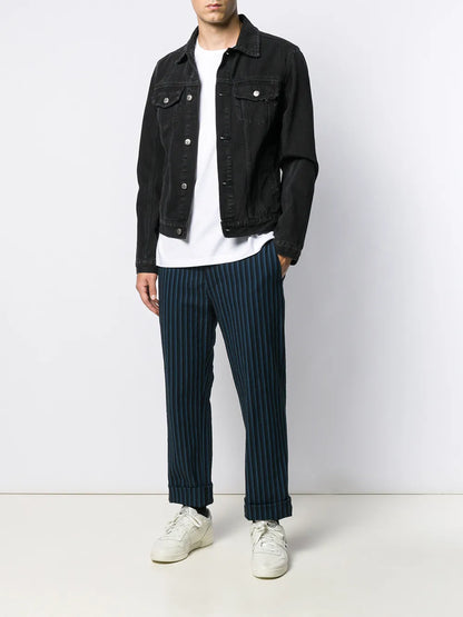 camiseta de manga comprida com logotipo bordado