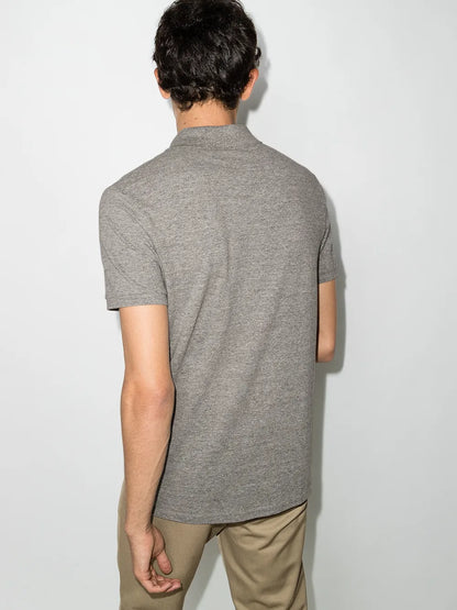 camisa polo com logotipo bordado