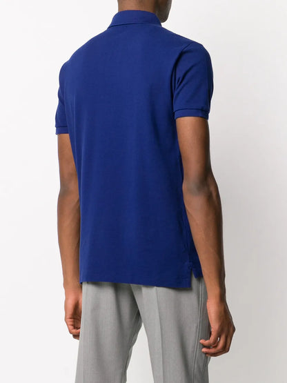 camisa polo com logotipo bordado