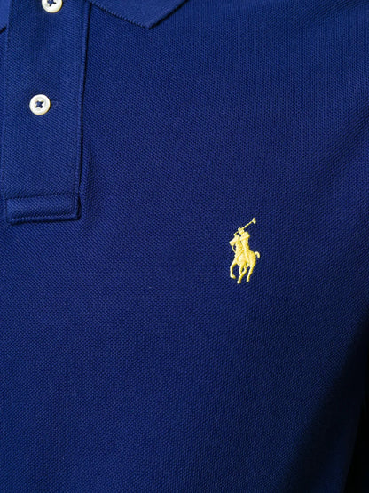 camisa polo com logotipo bordado