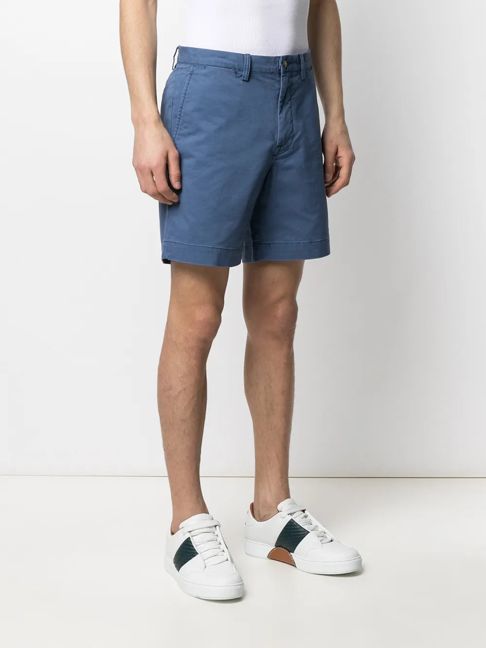 shorts chino de corte reto