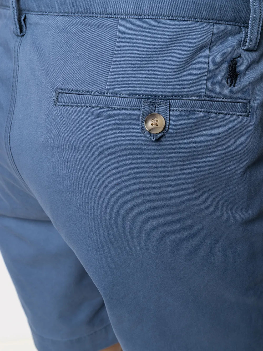 shorts chino de corte reto