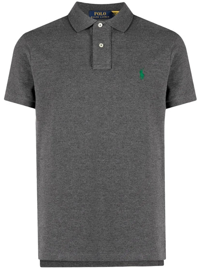 camisa polo com logotipo bordado