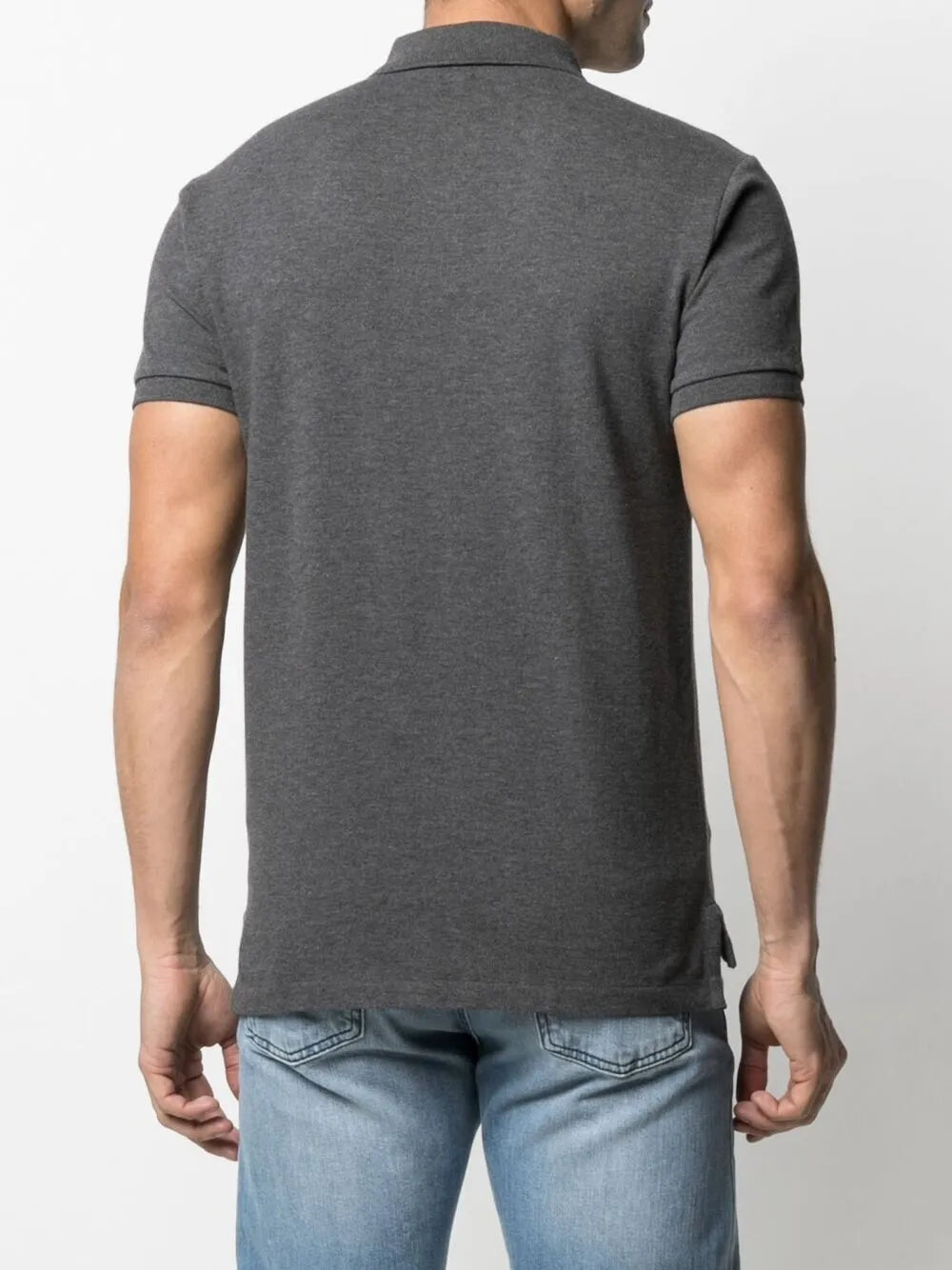 camisa polo com logotipo bordado