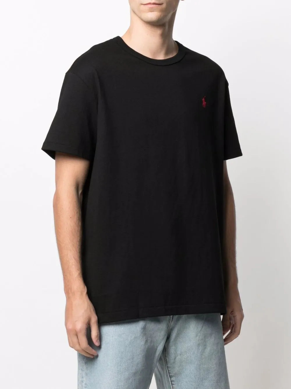 camiseta com logotipo bordado