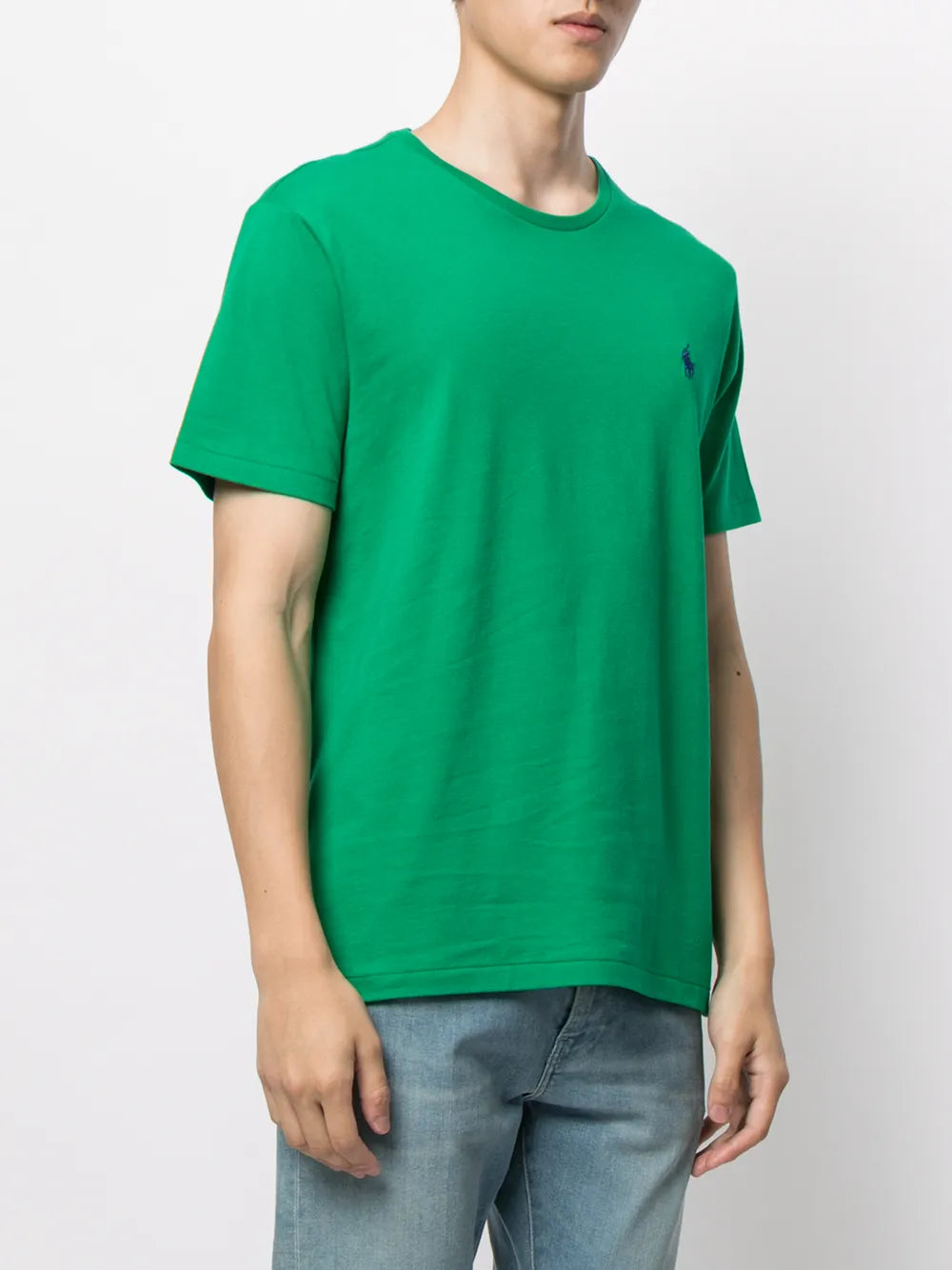 camiseta com logotipo bordado