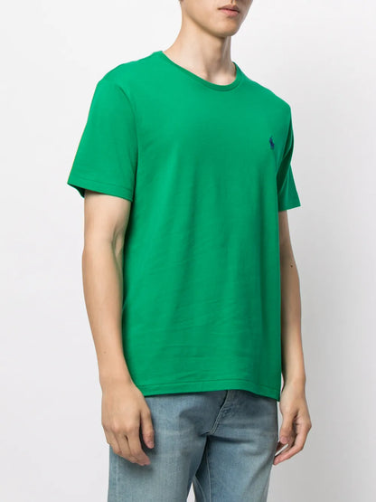 camiseta com logotipo bordado