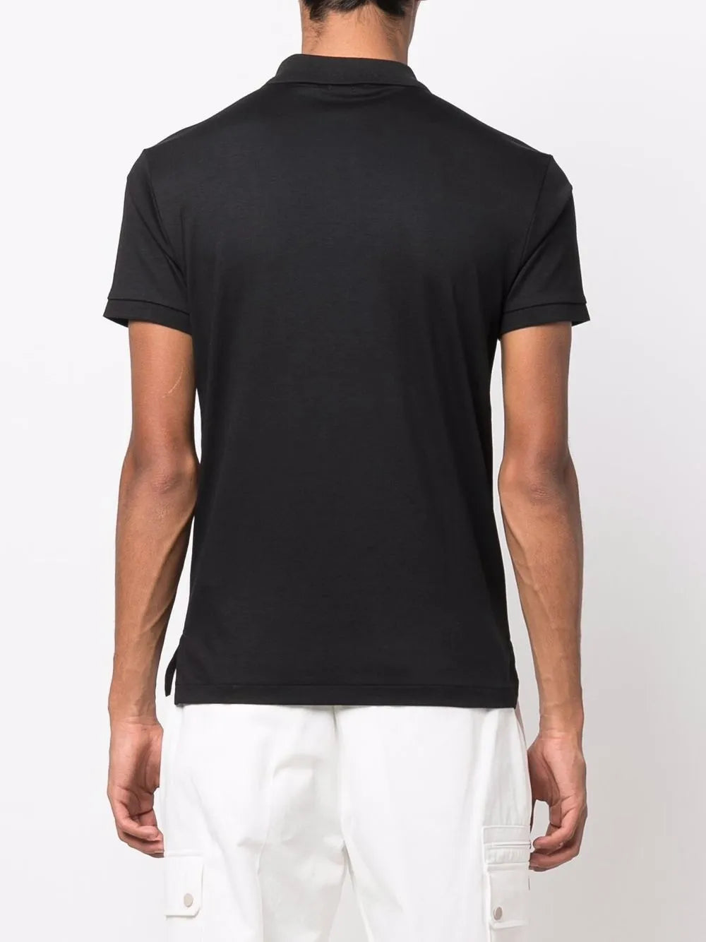 camisa polo com logotipo bordado