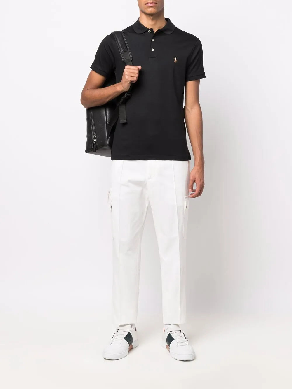 camisa polo com logotipo bordado