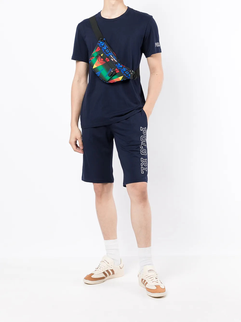 shorts esportivos com estampa de logotipo