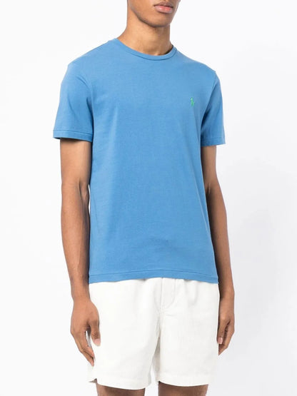 camiseta com logotipo bordado