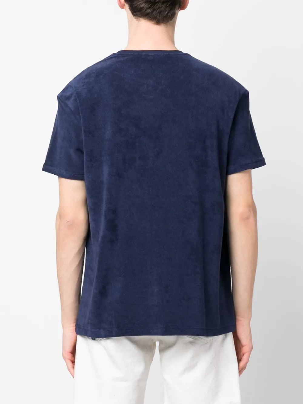 camiseta chenille com logotipo bordado