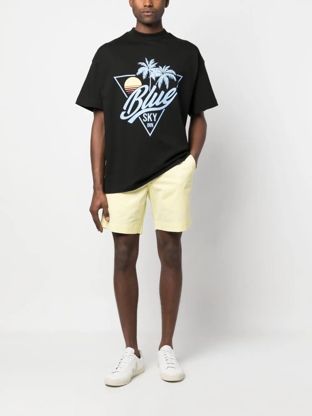 shorts chino com logotipo bordado