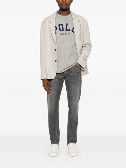 camiseta com aplique de logotipo