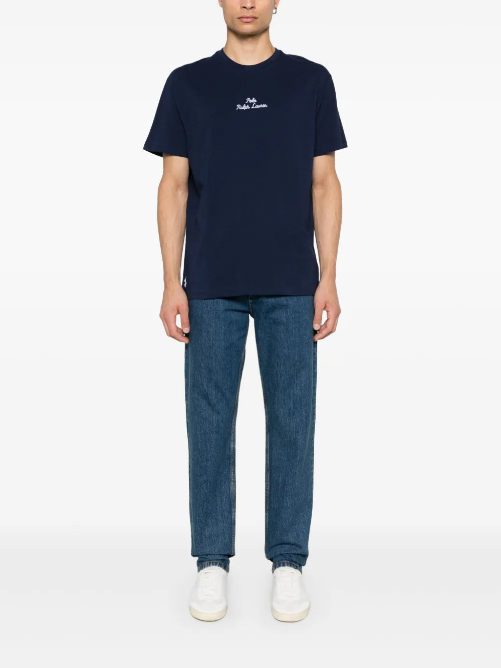 camiseta com logotipo bordado