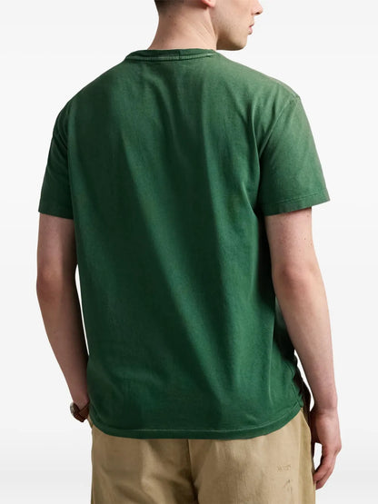 camiseta de gola redonda com detalhe de bolso