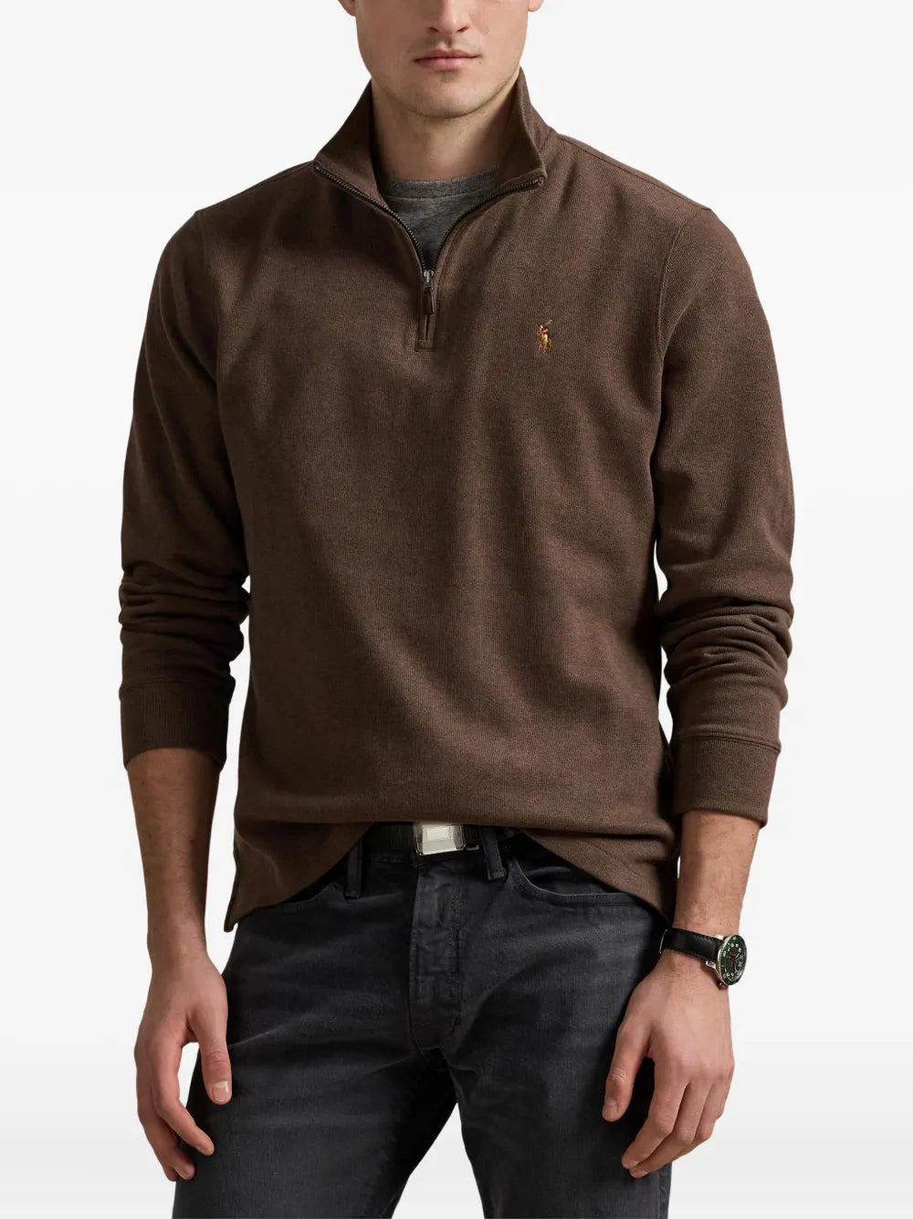 camisa polo com logotipo bordado